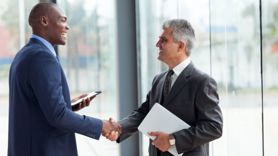 Businessmen-shaking-hands