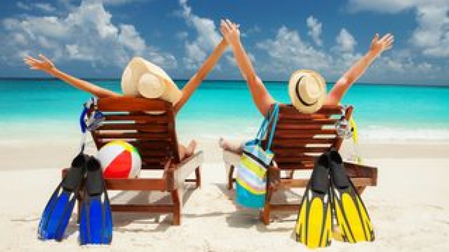 Bigstock-Happy-couple-on-the-beach-of-s-49742783